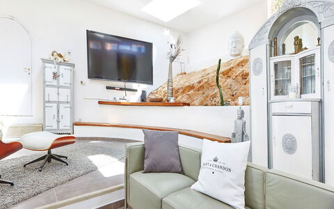 Villa Ariel: Möbel, Interior Design, Flooring, Fussboden, Beleuchtung, Zimmer, Decke, Wohnung, Zuhause, Wohnzimmer