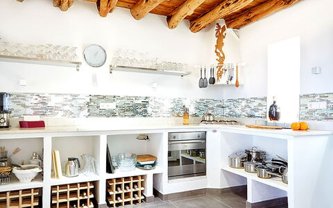 Villa Ariel: Interior Design, Küche, Countertop, Flooring, Zuhause, Decke, Möbel, Fussboden, Zimmer, Regal