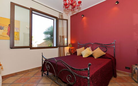 Villa Athena: Möbel, Interior Design, Bett, Schlafzimmer, Wand, Holz, Flooring, Fussboden, Bettdecke, Zimmer