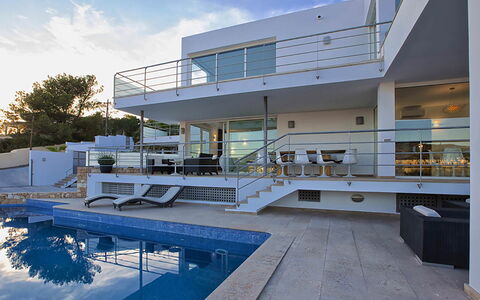 Villa Bridget: Schwimmbad, Balkon, Schatten, Resort, Villa, Geländer, Penthouse, Treppe, Villa