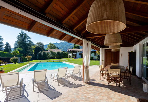 Villa Brin: Resort, Schwimmbad, Bauernhaus, Eco Hotel, Hütte, Estate, Schatten, Hazienda, Villa, Outdoor Struktur