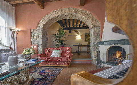 Villa delle Rose: Möbel, Interior Design, Wand, Flooring, Stuhl, Fussboden, Beleuchtung, Decke, Couch, Wohnzimmer