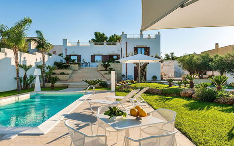Villa la Pigna: Resort, Schwimmbad, Blumentopf, Estate, Garten, Landscaping, Hof, Schatten, Eco Hotel, Villa
