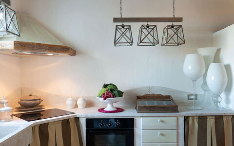 Villa la Pigna: Interior Design, Light Fixture, Beleuchtung, Möbel, Decke, Geschirr, Küche, Zuhause, Zimmer, Countertop