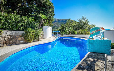 Villa Lamaro: Blau, Wasser, Schwimmbad, Verbundwerkstoff, Resort, Freizeit, Eco Hotel, Schatten, Landscaping, Hotel