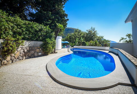 Villa Lamaro: Blau, Schwimmbad, Verbundwerkstoff, Resort, Schatten, Beton, Eco Hotel, Landscaping, Water Feature, Design