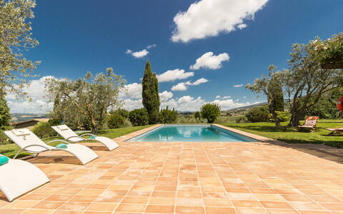Villa Molinazzo 10: Schwimmbad, Gartenmöbel, Garten, Landscaping, Flagstone, Schatten, Fliese, Resort, Eco Hotel, Water Feature