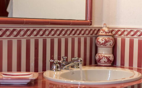 Villa Molinazzo 10: Interior Design, Bad Sink, Armatur, Zapfhahn, Zimmer, Installation, Porzellan, Badezimmer, Fliese, Sinken