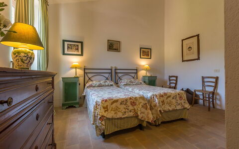 Villa Molinazzo 10: Möbel, Interior Design, Wand, Schlafzimmer, Decke, Bett, Zimmer, Flooring, Bettdecke, Fussboden