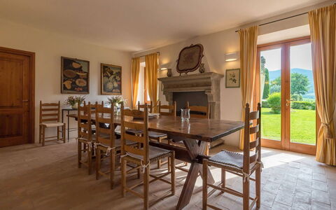 Villa Molinazzo 14: Möbel, Flooring, Tabelle, Holz, Interior Design, Fussboden, Küche & Esszimmer Tisch, Stuhl, Zimmer, Esszimmer