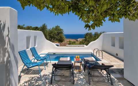Villa Vorias: Blau, Möbel, Schatten, Gartenmöbel, Stuhl, Design, Resort, Sonnenliege, Schwimmbad, Villa