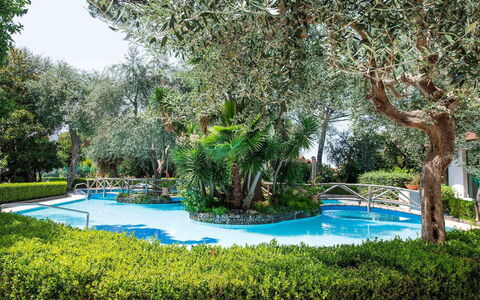 Apartment Alan: Schwimmbad, Resort, Garten, Landscaping, Schatten, Botanischer Garten, Eco Hotel, Hazienda, Hotel