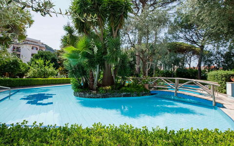 Apartment Alan: Schwimmbad, Resort, Garten, Eco Hotel, Schatten, Landscaping, Hazienda, Garten, Hotel
