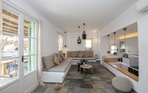 Boho House: Möbel, Flooring, Wand, Fussboden, Interior Design, Couch, Decke, Zuhause, Tabelle, Wohnzimmer