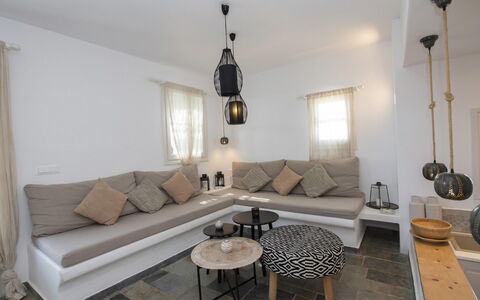 Boho House: Möbel, Interior Design, Flooring, Fussboden, Zuhause, Couch, Dekokissen, Zimmer, Wohnzimmer, Decke