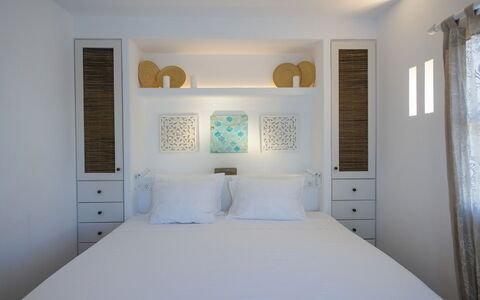 Boho House: Bett, Möbel, Schlafzimmer, Interior Design, Wand, Bedding, Bettdecke, Fussboden, Holz, Linens