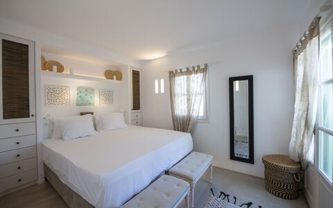Boho House: Möbel, Bett, Interior Design, Schlafzimmer, Fussboden, Flooring, Wand, Bedding, Decke, Holz
