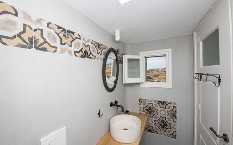 Boho House: Wand, Interior Design, Flooring, Fussboden, Armatur, Zimmer, Installation, Badezimmer, Fliese, Toilette