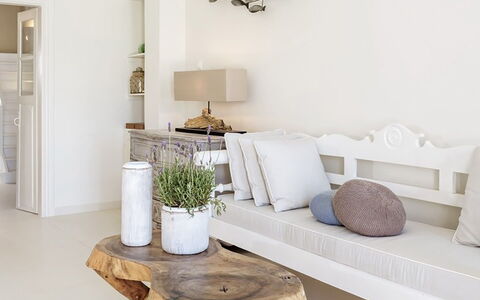 Campani Villa: Möbel, Interior Design, Wand, Flooring, Holz, Couch, Fussboden, Wohnzimmer, Zimmer, Zuhause