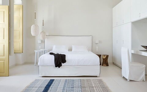 Campani Villa: Möbel, Interior Design, Flooring, Fussboden, Bett, Wand, Schlafzimmer, Holz, Zimmer, Zuhause