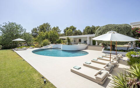 Can Las Palmas: Schwimmbad, Schatten, Garten, Resort, Estate, Gartenmöbel, Landscaping, Stuhl, Beton, Eco Hotel