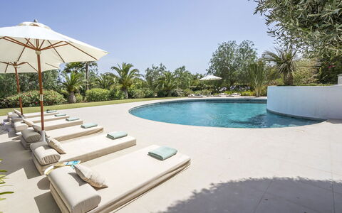 Can Las Palmas: Schwimmbad, Gartenmöbel, Resort, Regenschirm, Schatten, Freizeit, Stuhl, Garten, Eco Hotel, Sonnenliege