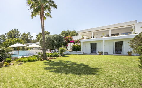 Can Las Palmas: Baum, Wohngebiet, Strauch, Zuhause, Estate, Grundstueck, Schatten, Garten, Villa