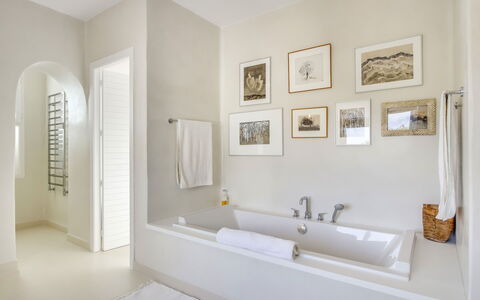 Can Las Palmas: Interior Design, Flooring, Wand, Fussboden, Badewanne, Badezimmer, Armatur, Zuhause, Decke, Zimmer