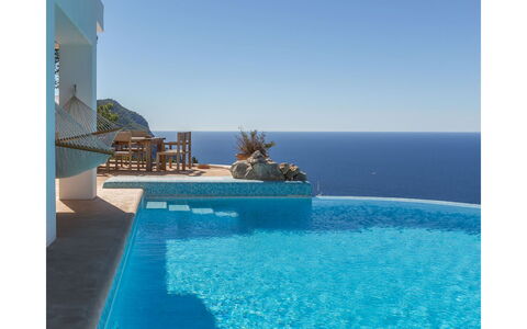 Can Lorenzo: Blau, Wasser, Gewässer, Meer, Schwimmbad, Küsten Und Ozeanische Forms, Küste, Ozean, Resort, Freizeit