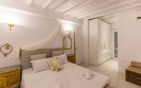 Carmen 1: Flooring, Fussboden, Interior Design, Wohnung, Decke, Schlafzimmer, Bett, Resort, Hotel, Bettrahmen