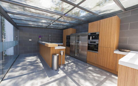 Casa Asia: Holz, Flooring, Küche, Interior Design, Fussboden, Countertop, Decke, Verbundwerkstoff, Glas, Holzbeize