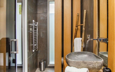 Casa Asia: Flooring, Interior Design, Holz, Fussboden, Armatur, Badezimmer, Installation, Zapfhahn, Zimmer, Fliese