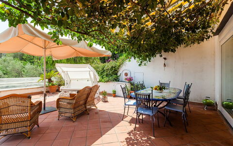 Casa Dorothea 2: Möbel, Blumentopf, Tabelle, Stuhl, Gartenmöbel, Zimmerpflanze, Tisch Im Freien, Garten, Küche & Esszimmer Tisch, Terrasse