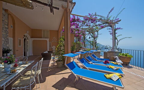 Casa Gemma: Blau, Blumentopf, Stuhl, Balkon, Zimmerpflanze, Resort, Hotel, Eco Hotel, Villa, Ferienort