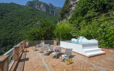 Casa Gioia: Bergforms, Berg, Hügel, Gebirge, Schwimmbad, Resort, Bergstation, Senke, Eco Hotel, Grat