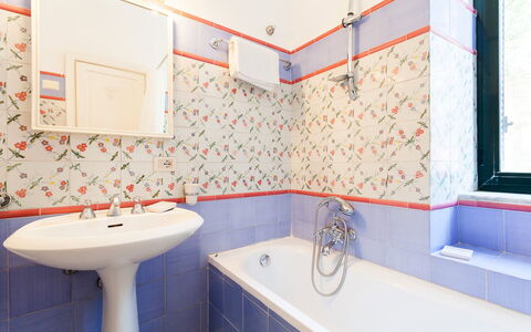 Casa Li Galli: Badezimmer, Armatur, Flooring, Interior Design, Fussboden, Installation, Fliese, Bad Sink, Zapfhahn, Sinken
