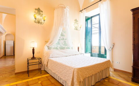 Casa Palazzo: Fussboden, Interior Design, Flooring, Möbel, Decke, Zimmer, Schlafzimmer, Linens, Bett, Stuhl