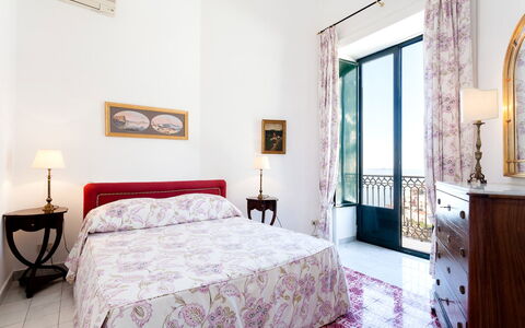 Casa Praiano: Interior Design, Fussboden, Schlafzimmer, Möbel, Zimmer, Wohnung, Bett, Bettdecke, Bilderrahmen, Bettrahmen