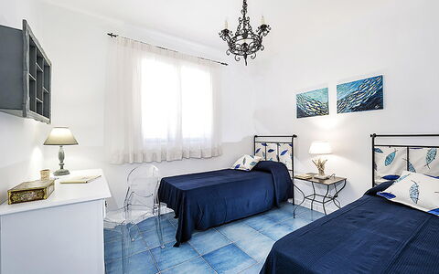 Casa Riccio: Möbel, Flooring, Fussboden, Schlafzimmer, Bett, Interior Design, Zuhause, Wohnung, Zimmer, Linens