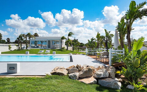 Casa Sunshine: Resort, Schatten, Estate, Schwimmbad, Eco Hotel, Freizeit, Villa, Landscaping, Garten