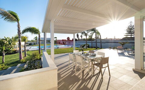 Casa Sunshine: Die Architektur, Schatten, Fussboden, Flooring, Wohngebiet, Resort, Zuhause, Eco Hotel, Estate, Veranda