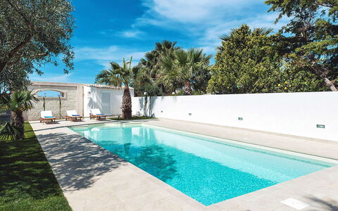 Casa Tika: Blau, Schwimmbad, Wasser, Resort, Verbundwerkstoff, Freizeit, Water Feature, Eco Hotel, Schatten, Gartenmöbel