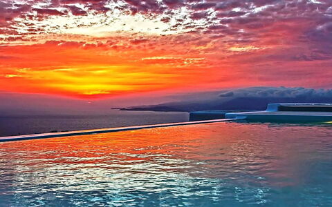 Fanaria Villa: Blau, Wasser, Afterglow, Horizont, Orange, Sonnenuntergang, Dämmerung, Sonnenaufgang, Morgenröte, Wolke