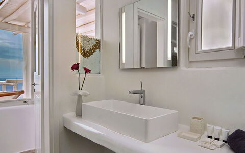 Fanaria Villa: Wand, Interior Design, Armatur, Badezimmer, Flooring, Fussboden, Zuhause, Sinken, Zapfhahn, Zimmer