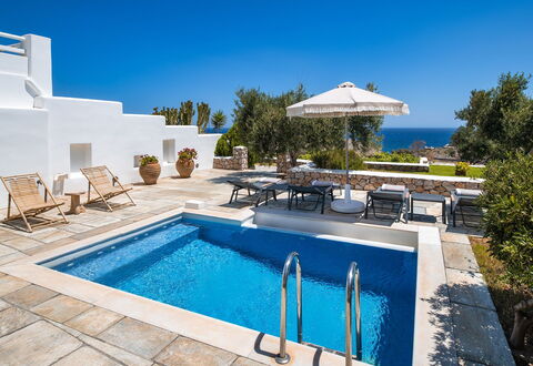 Guest House Levantes: Blau, Schwimmbad, Resort, Gartenmöbel, Stuhl, Sonnenliege, Estate, Flagstone, Villa, Design