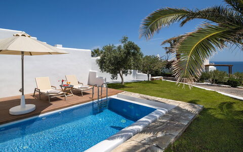 Guest House Livas: Resort, Schatten, Hotel, Schwimmbad, Stuhl, Eco Hotel, Sonnenliege, Villa, Gartenmöbel, Penthouse