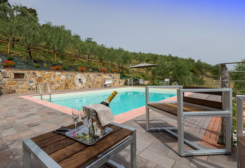 Il Podere: Gartenmöbel, Schwimmbad, Resort, Tisch Im Freien, Stuhl, Garten, Eco Hotel, Landscaping, Blumentopf, Hinterhof