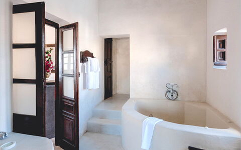Mansion Kyani: Flooring, Wand, Interior Design, Fussboden, Decke, Armatur, Badezimmer, Beleuchtung, Zimmer, Light Fixture