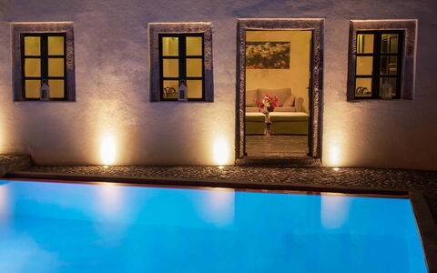 Mansion Sophia: Blau, Schwimmbad, Interior Design, Resort, Beleuchtung, Möbel, Fussboden, Decke, Hotel, Light Fixture