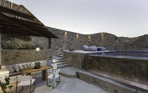 Romantic Getaway: Verbundwerkstoff, Beton, Steinwand, Kalkstein